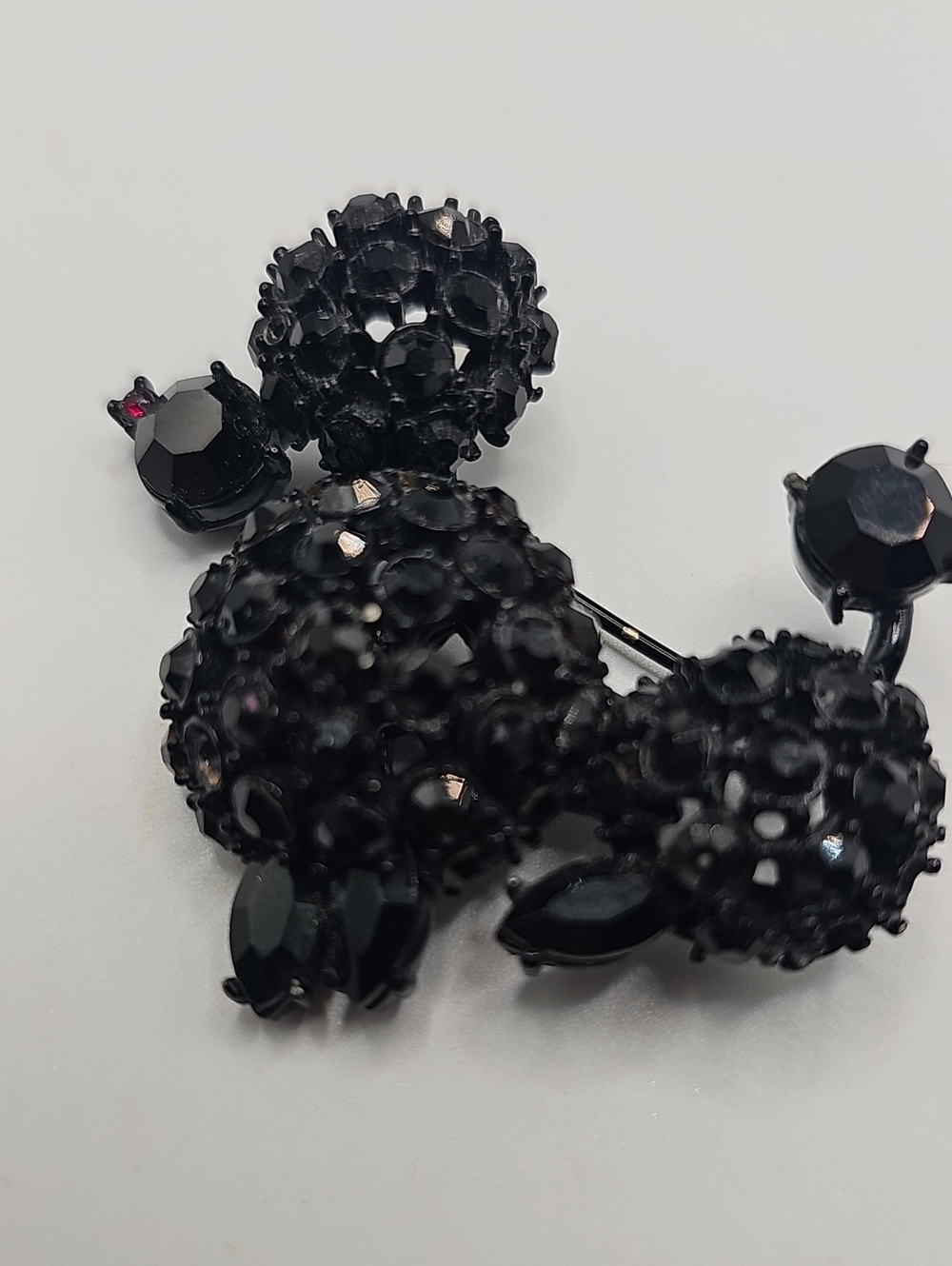 Black Crystal Poodle Brooch - Elegant Women's Jewelry 1950 Red Stone On Eye.